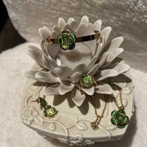 Elegant Green Floral Jewelry Set